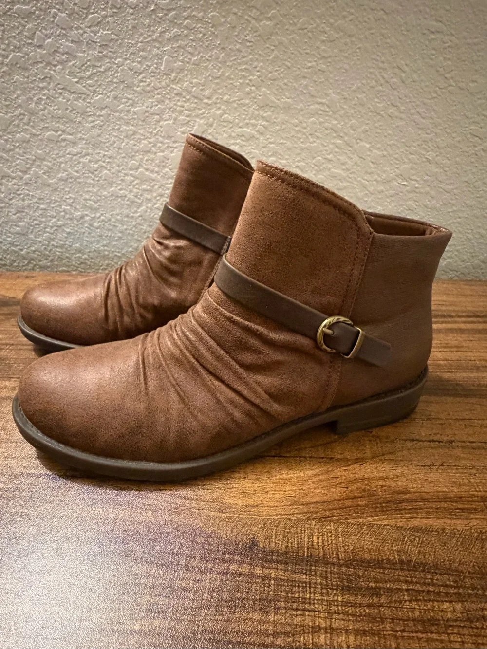 BareTraps Women's Cecelia Brown Ankle Booties with Buckle Detail - 9M EUC
